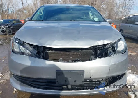 2017 Chrysler Pacifica Touring из США, поврежденный, VIN 2C4RC1DG0HR747952